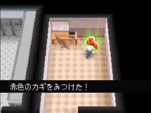 机のある部屋で、主人公が「赤色のカギをみつけた!」と表示されている画面